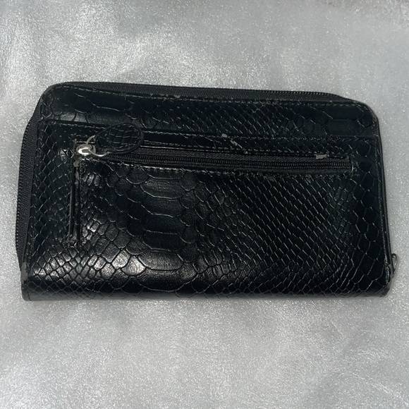 Mundi Womens Clutch Wallet Croc print Black 7.5X4 Multiple Slots Sections - Picture 2 of 9